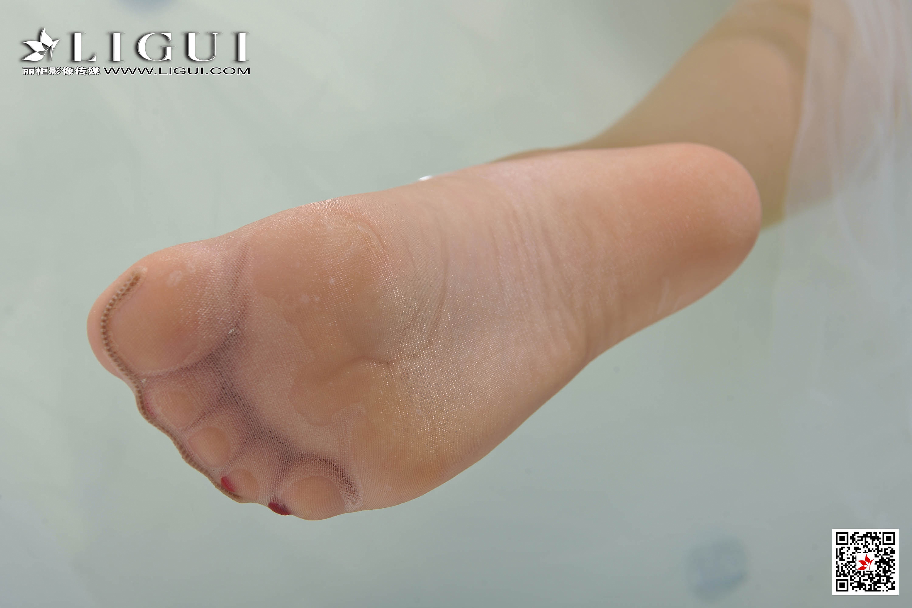 pretty lady dirty feet 149