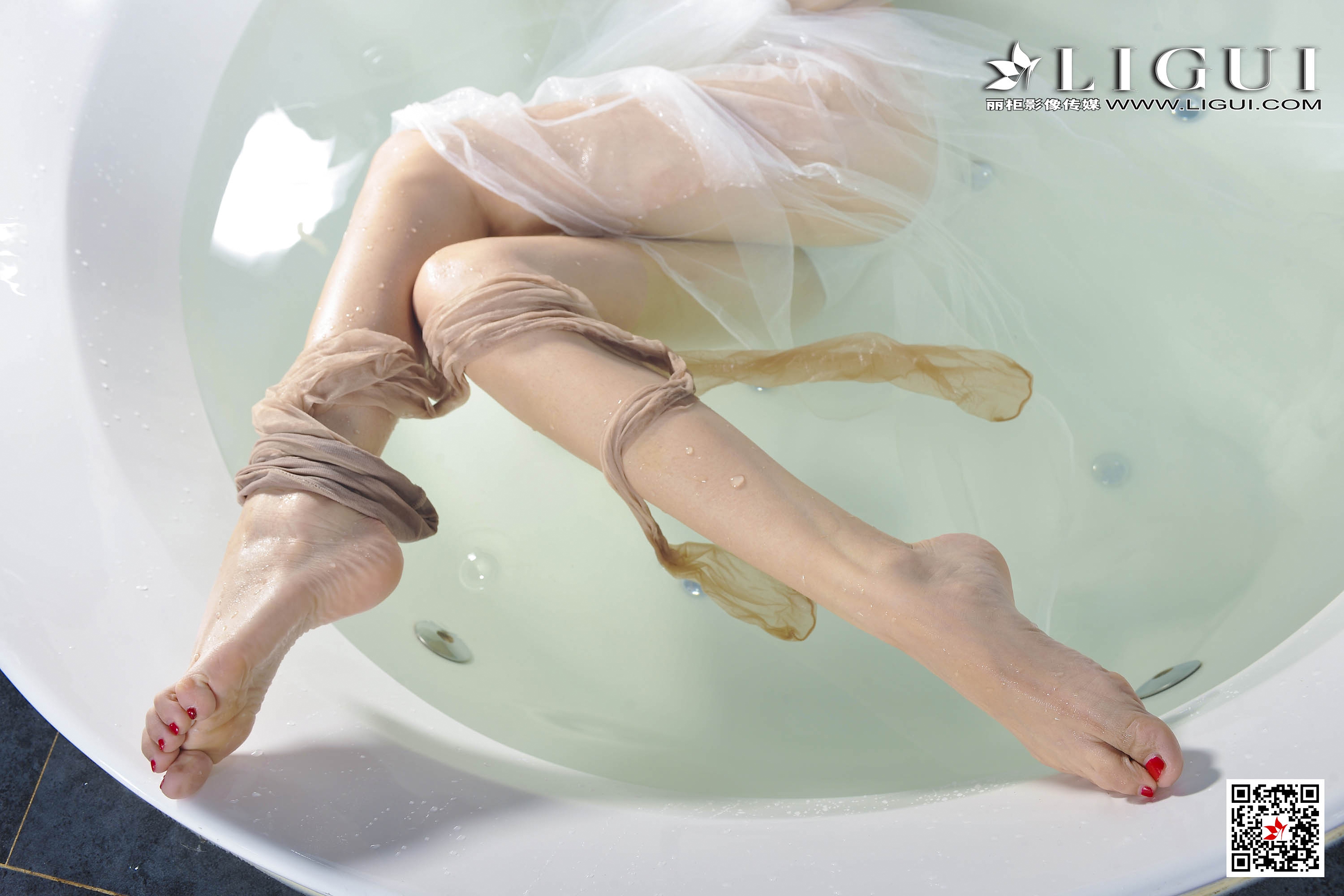 pretty lady dirty feet 149