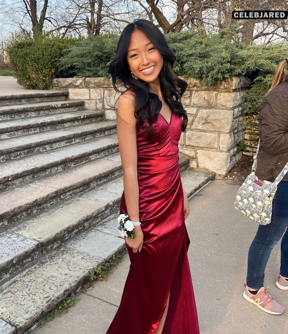 she's an internet whore now