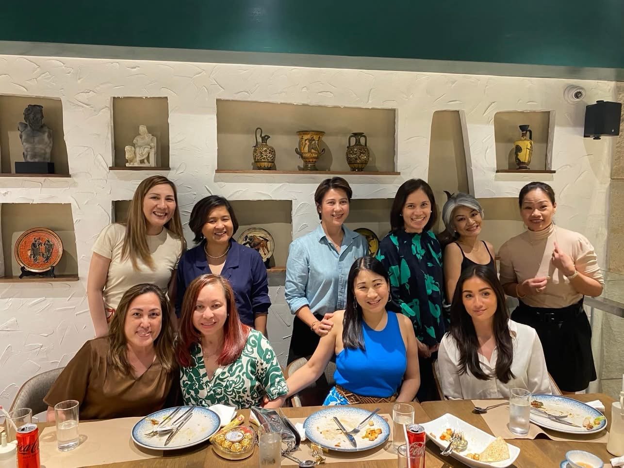 FILIPINA LOVES TO SHOW