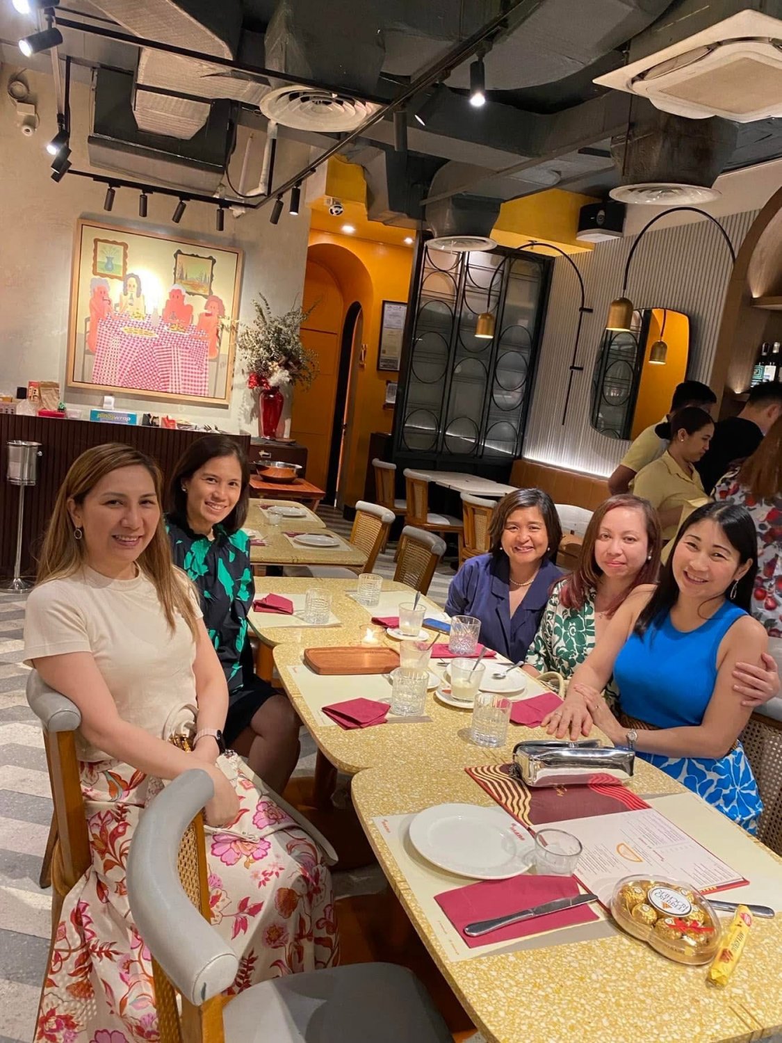 FILIPINA LOVES TO SHOW