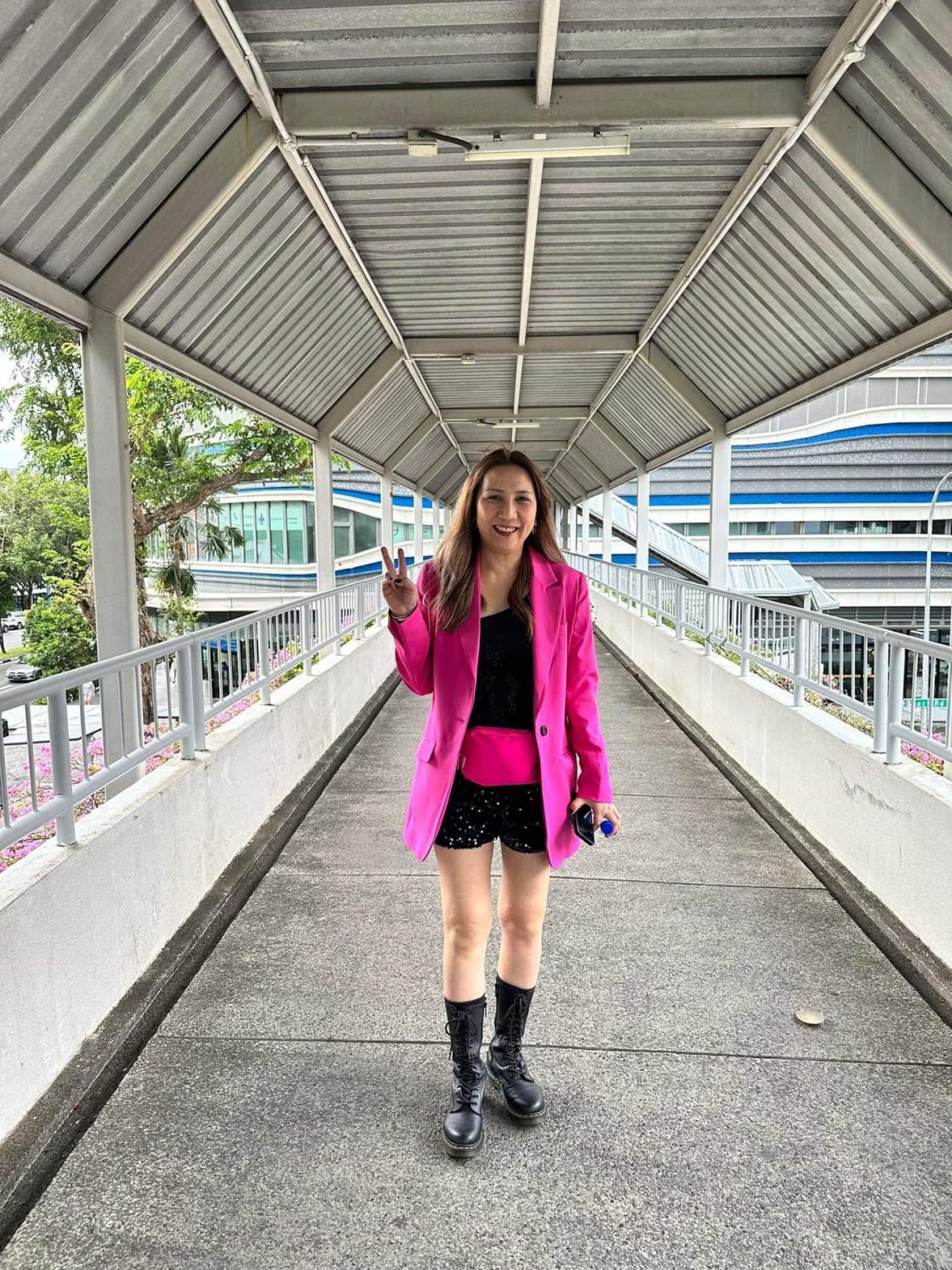 FILIPINA LOVES TO SHOW