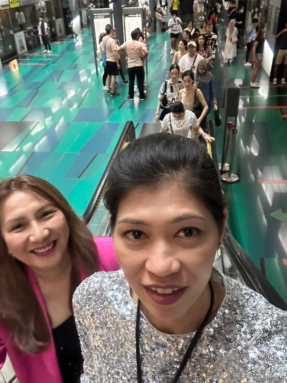 FILIPINA LOVES TO SHOW