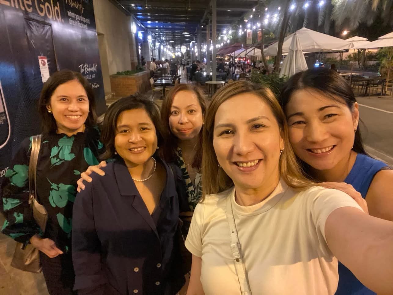 FILIPINA LOVES TO SHOW