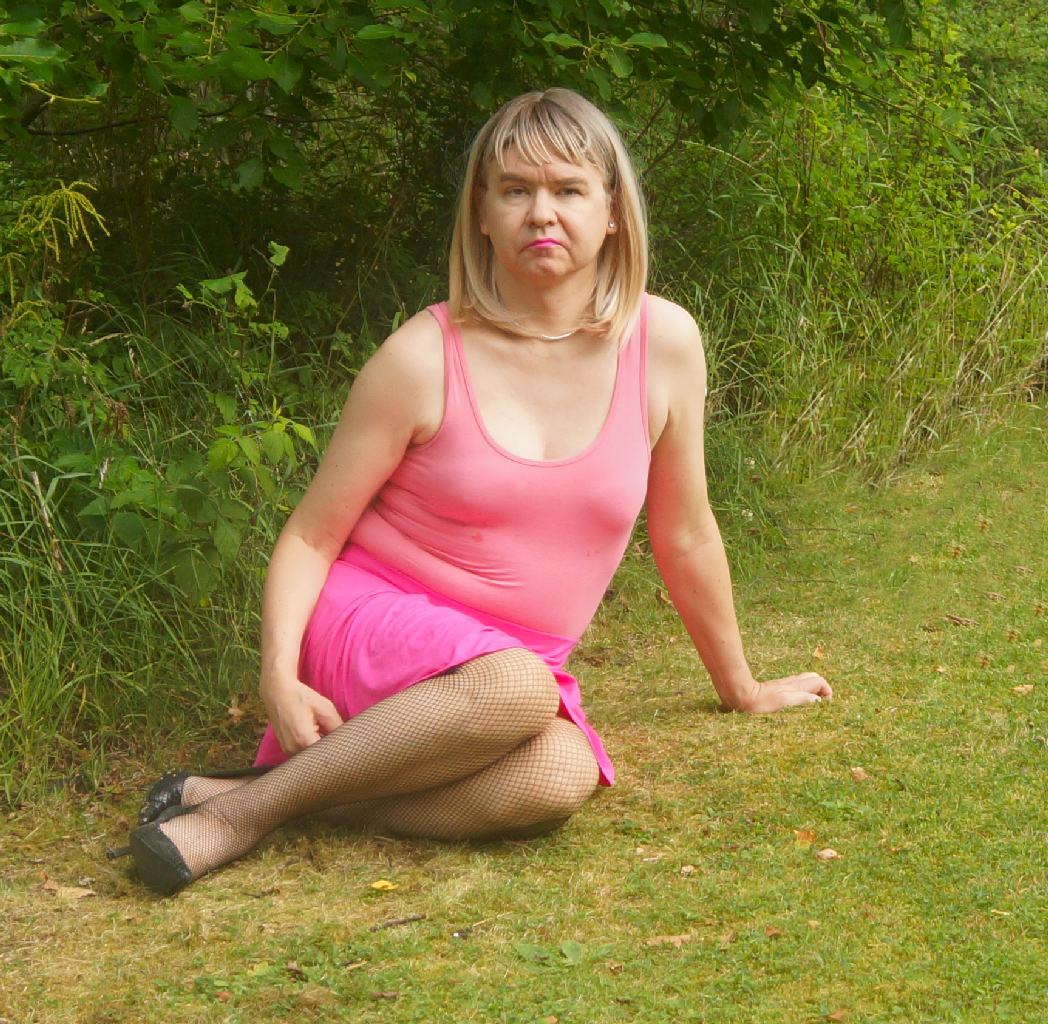 Sissy loves skirts and dresses