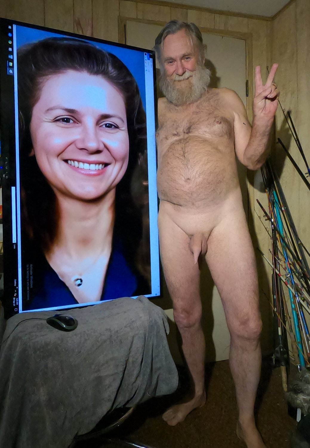 DANIELLE LOVES TO PLEASE COCKS