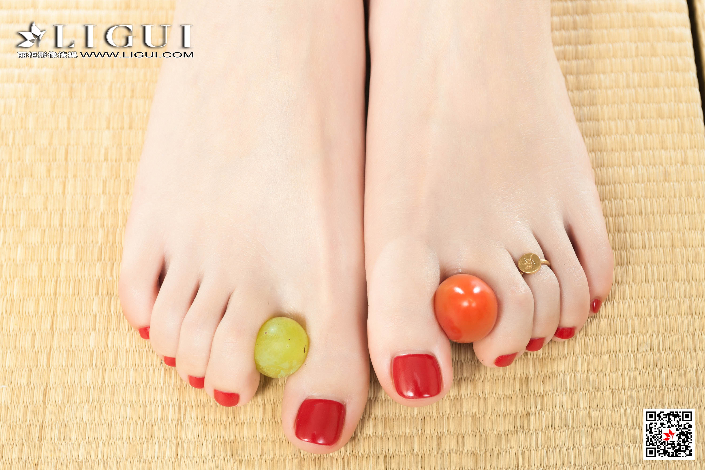 pretty lady dirty feet 152