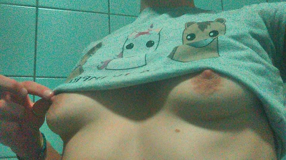 Valentina Chochanova nude bathroom selfies