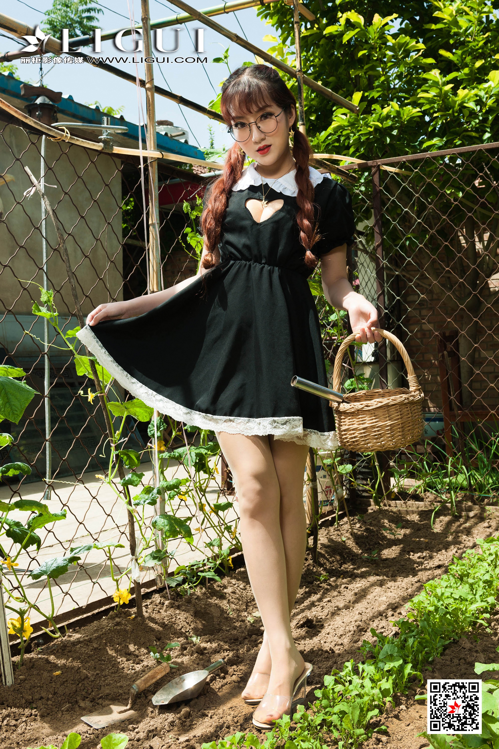 pretty lady dirty feet 159