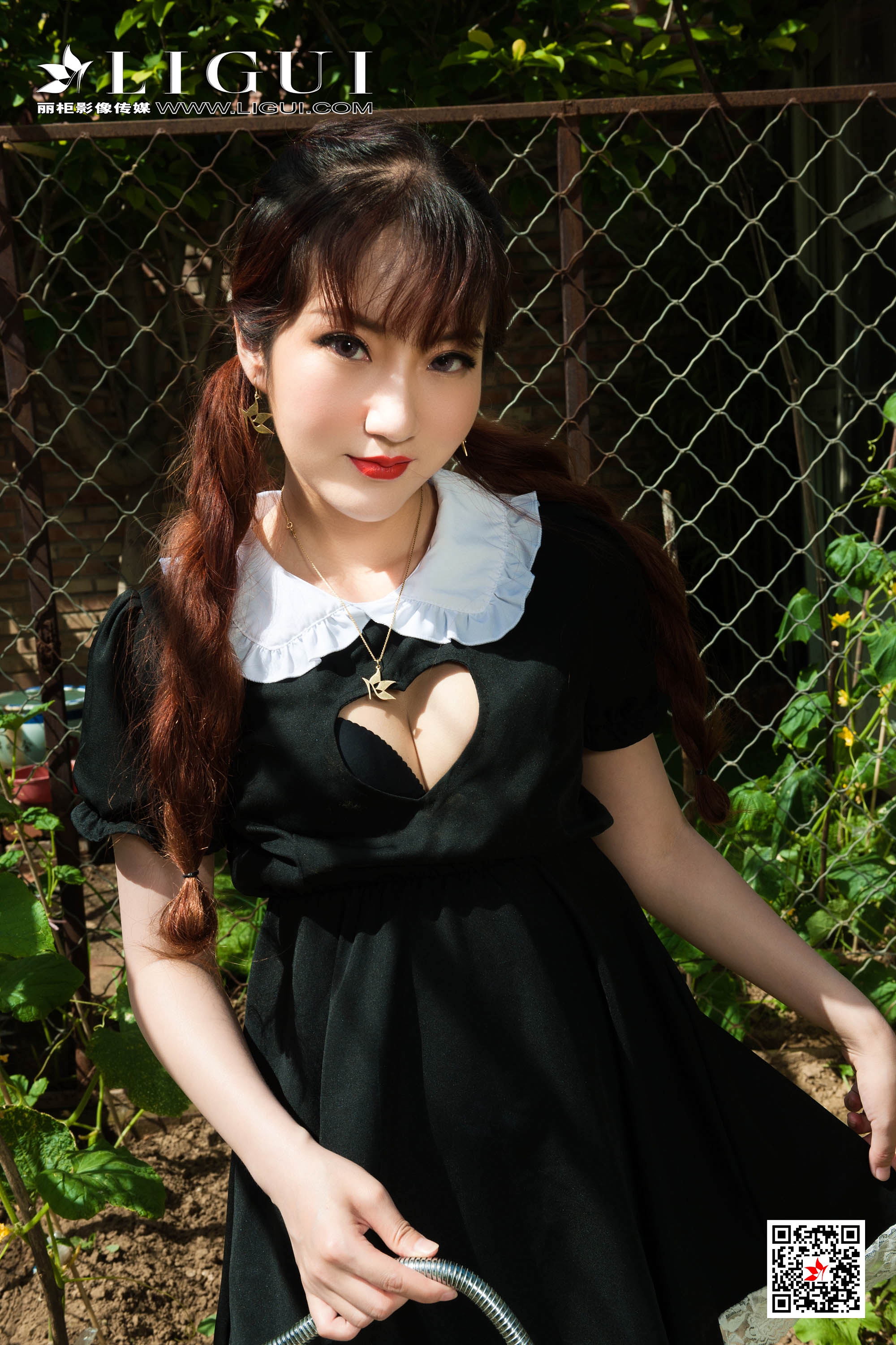 pretty lady dirty feet 159