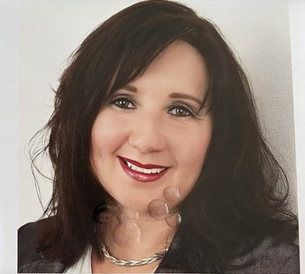 Facial cum catcher Michaela