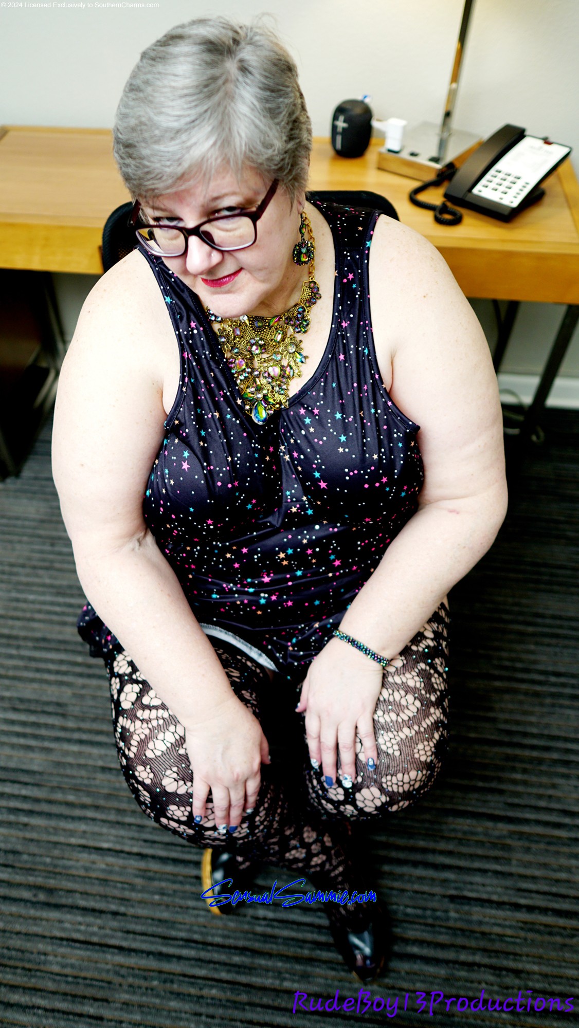 VIEILLE EN LINGERIE DE PUTE