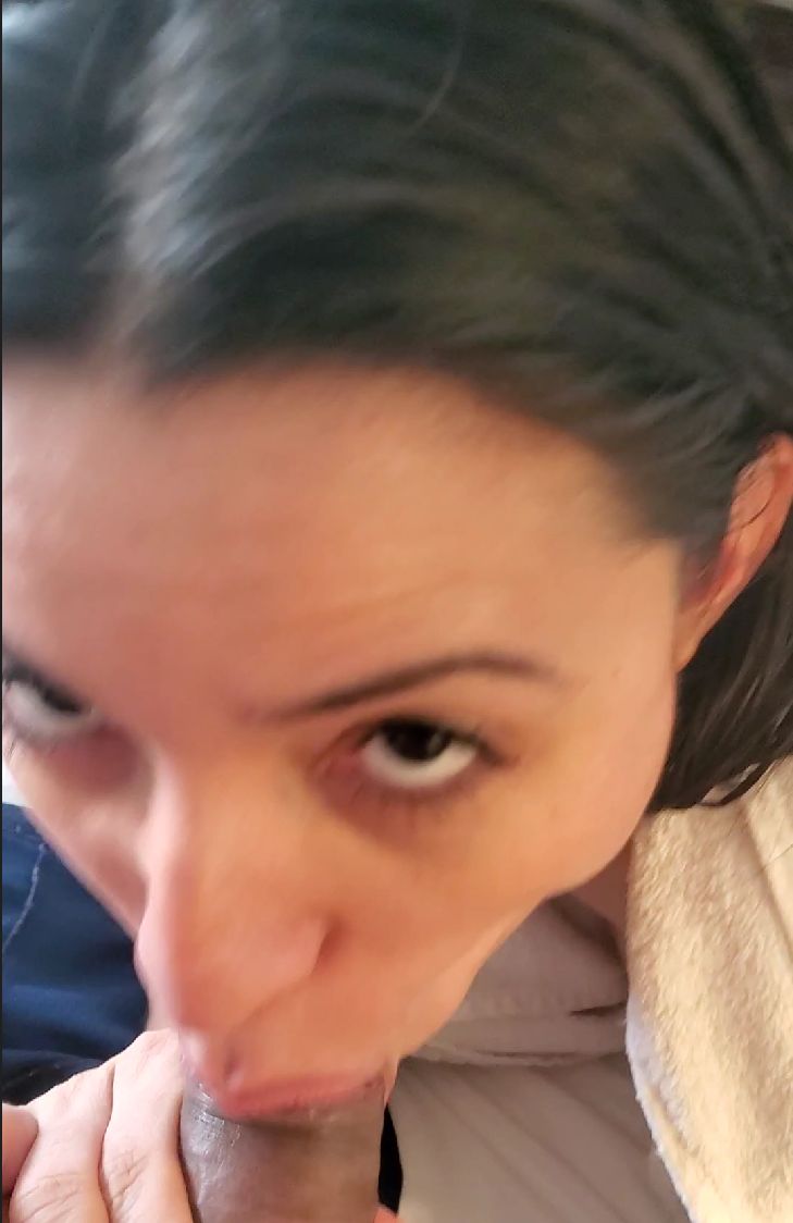 Sucking Cock Amateur Daniela Duran gives blowjob