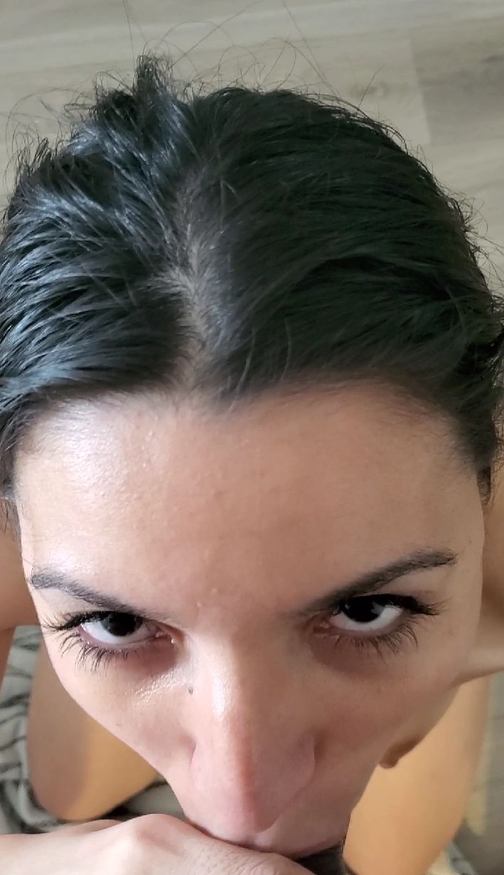 Sucking Cock Amateur Daniela Duran gives blowjob