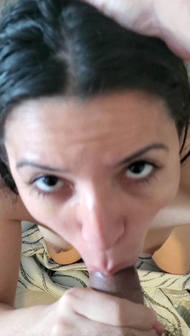 Sucking Cock Amateur Daniela Duran gives blowjob