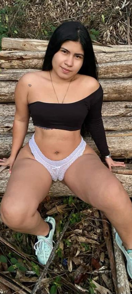 Chicks Spreading It 49