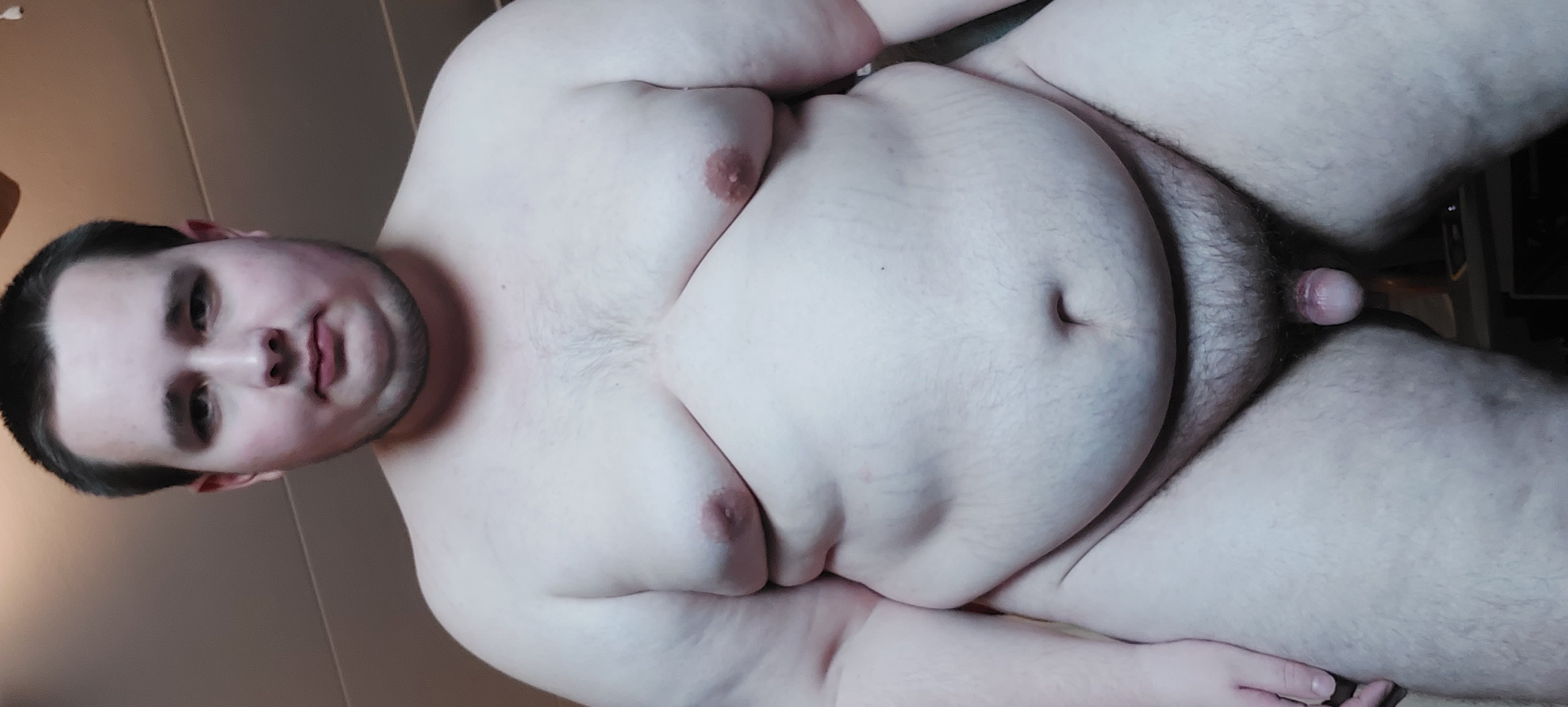 ChubbyFagKevin wants to be seen fully exposed