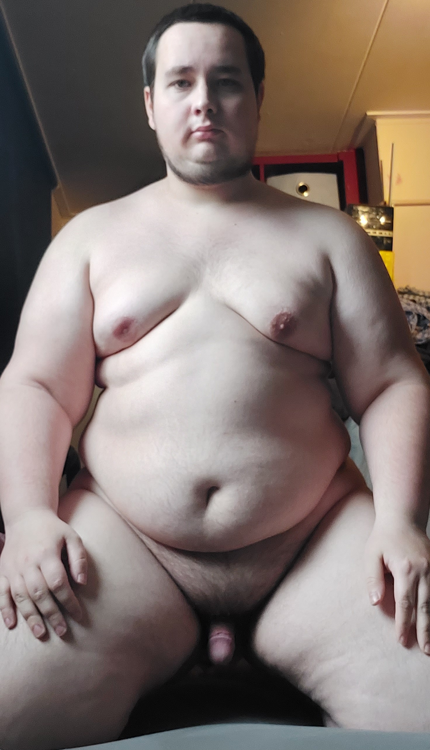 ChubbyFagKevin wants to be seen fully exposed