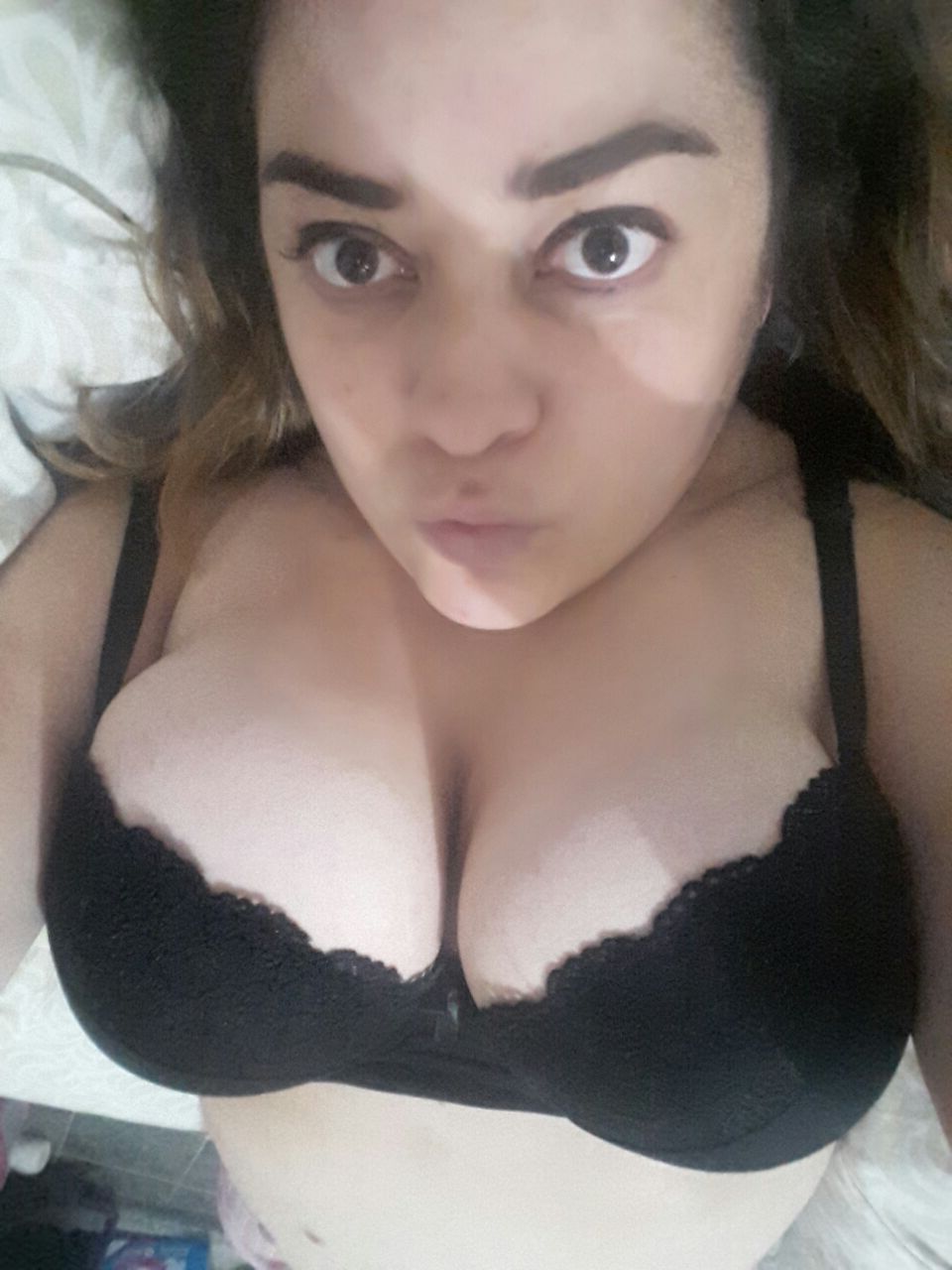 Luciendo su bra negro Tetona 38 DD amiga de la UABC