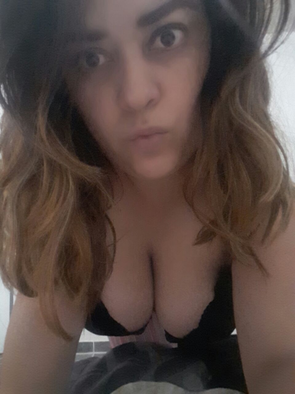 Luciendo su bra negro Tetona 38 DD amiga de la UABC