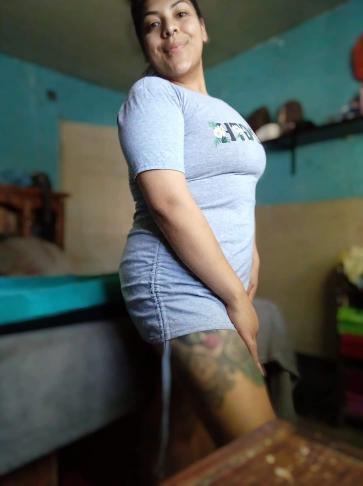 Mostrando el culito de la buena Elizabetth