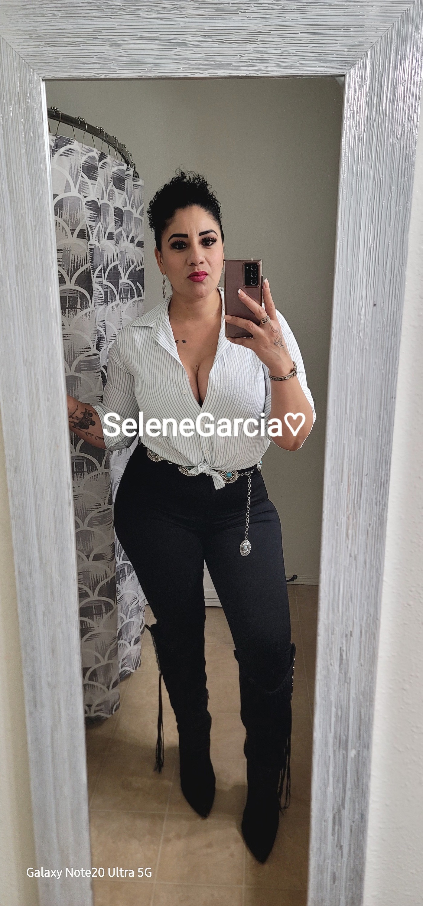https://www.instagram.com/selenegarcia30/