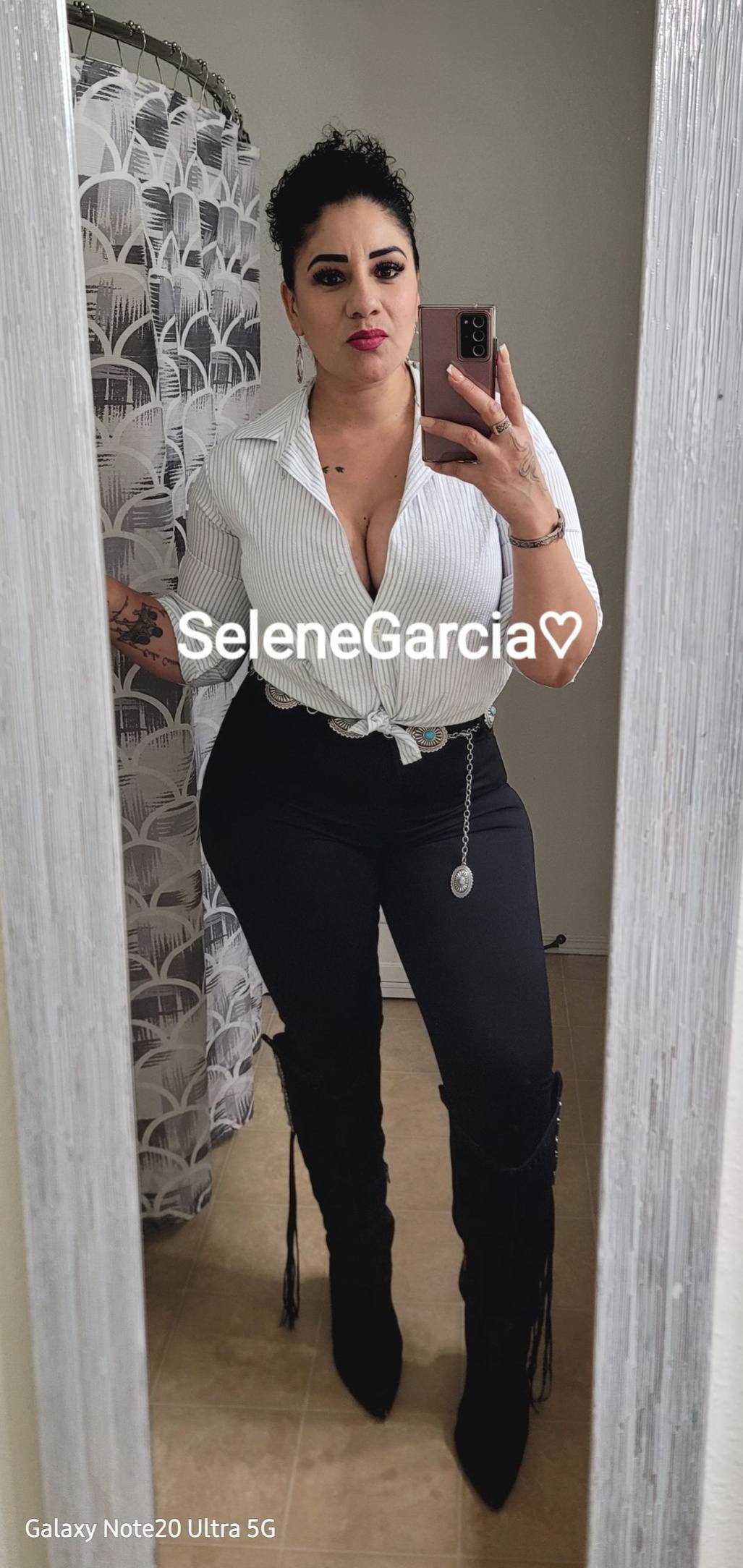 https://www.instagram.com/selenegarcia30/