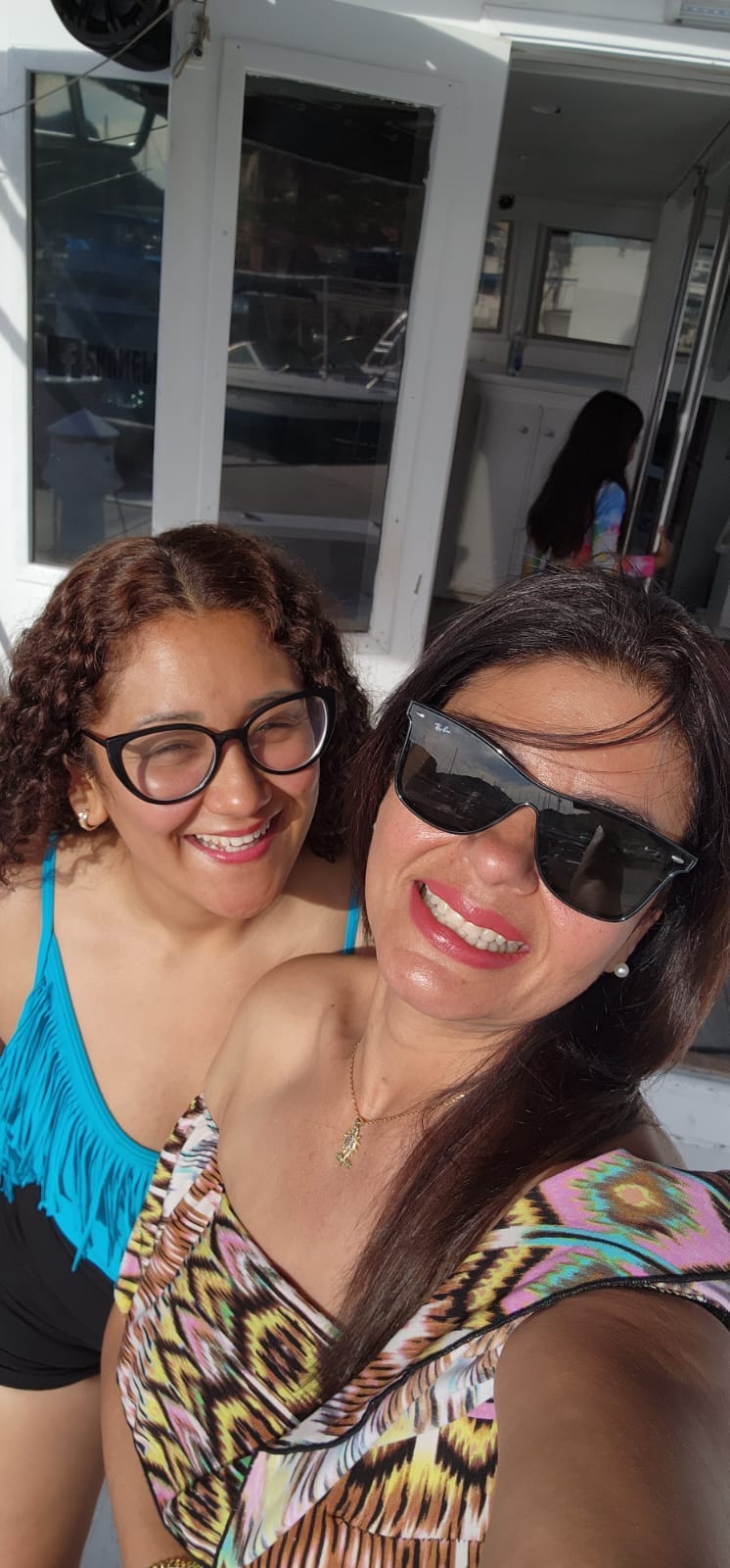 Silvia Robles milf piernuda