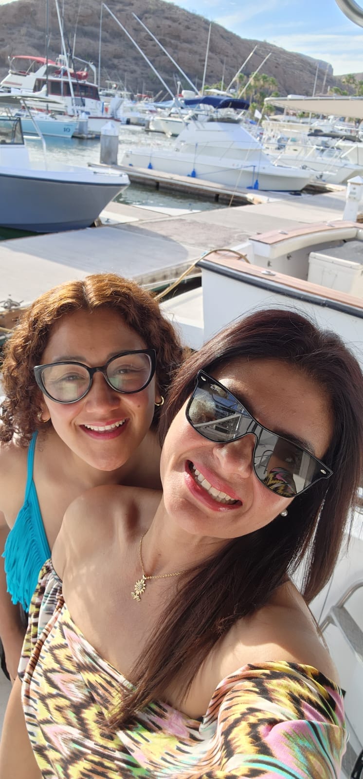 Silvia Robles milf piernuda