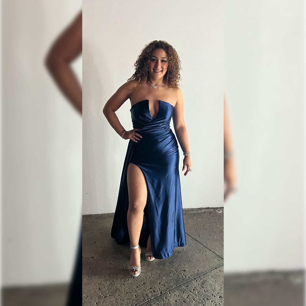 Silvia Robles milf piernuda