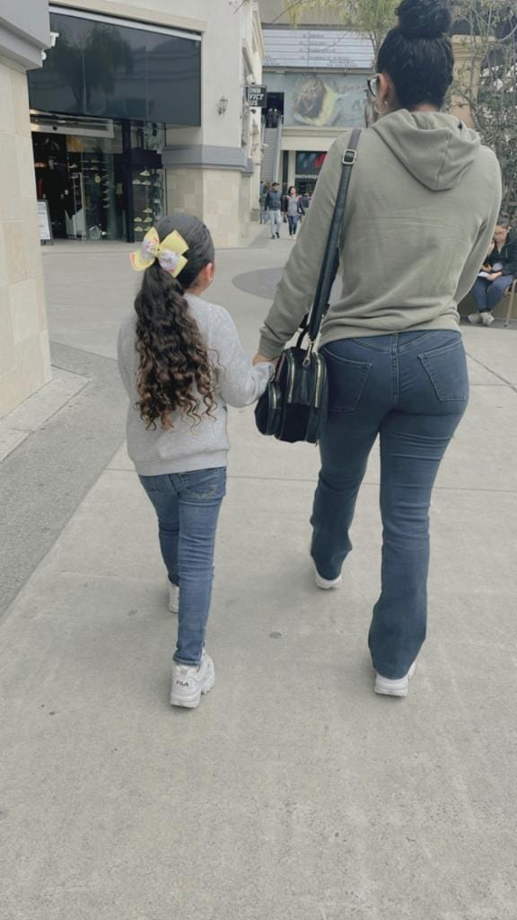 Silvia Robles milf piernuda