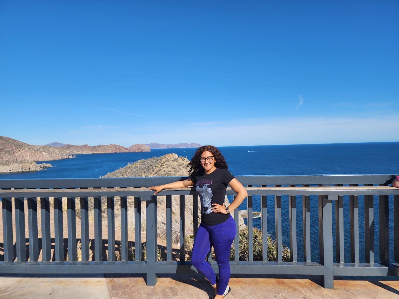 Silvia Robles milf piernuda