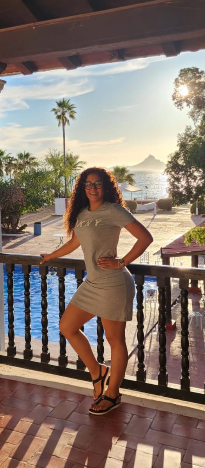 Silvia Robles milf piernuda