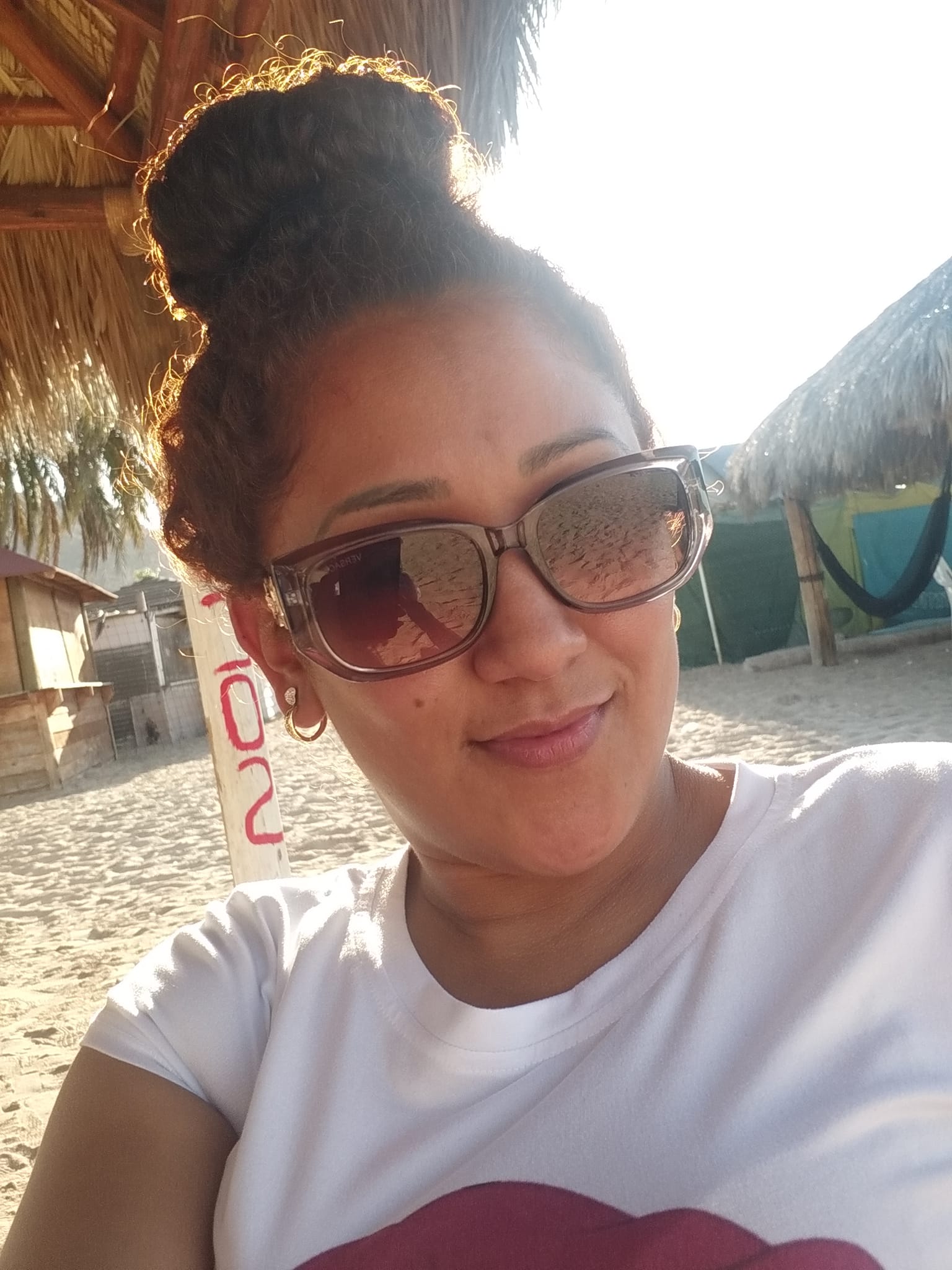 Silvia Robles milf piernuda