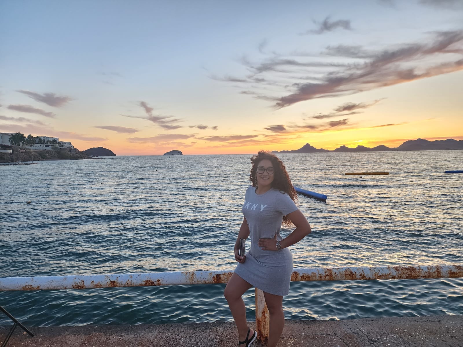 Silvia Robles milf piernuda