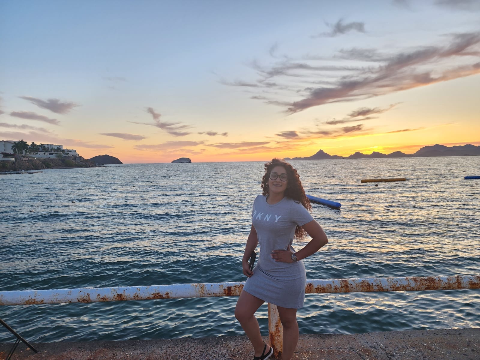 Silvia Robles milf piernuda