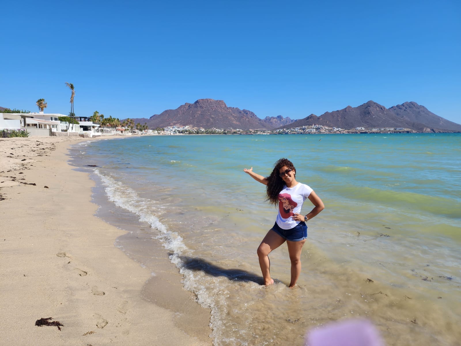 Silvia Robles milf piernuda