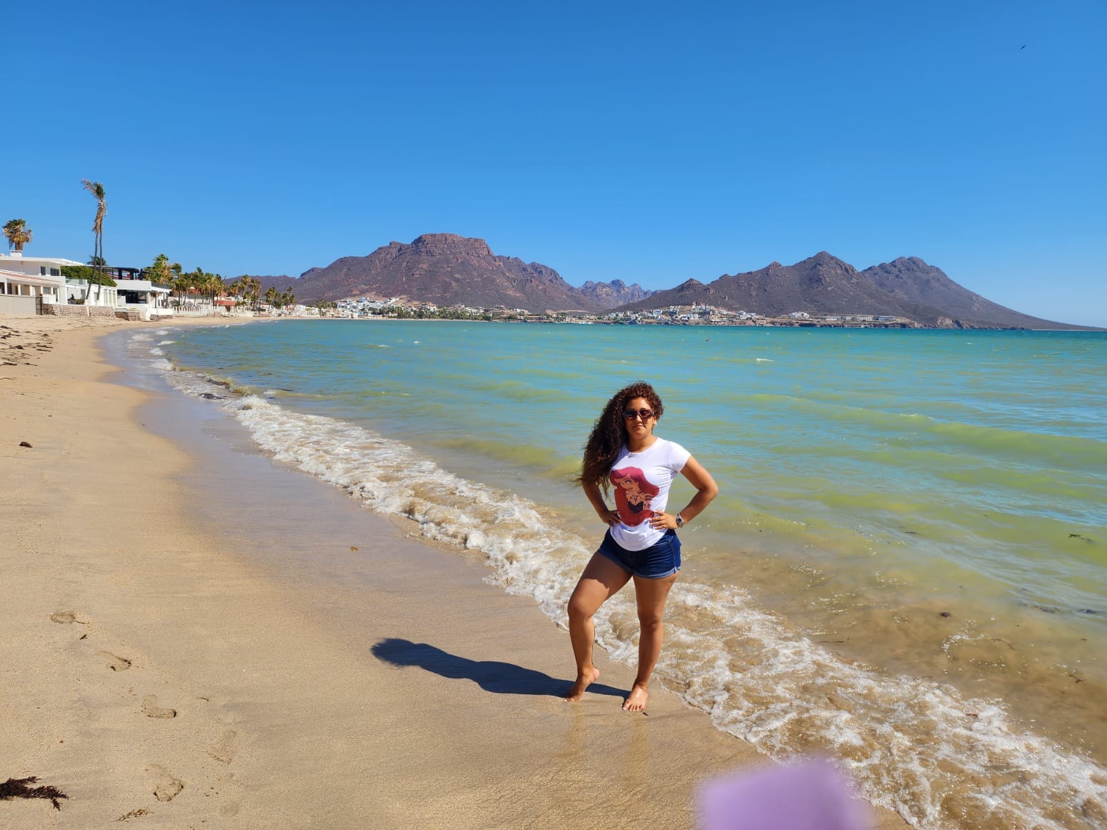 Silvia Robles milf piernuda