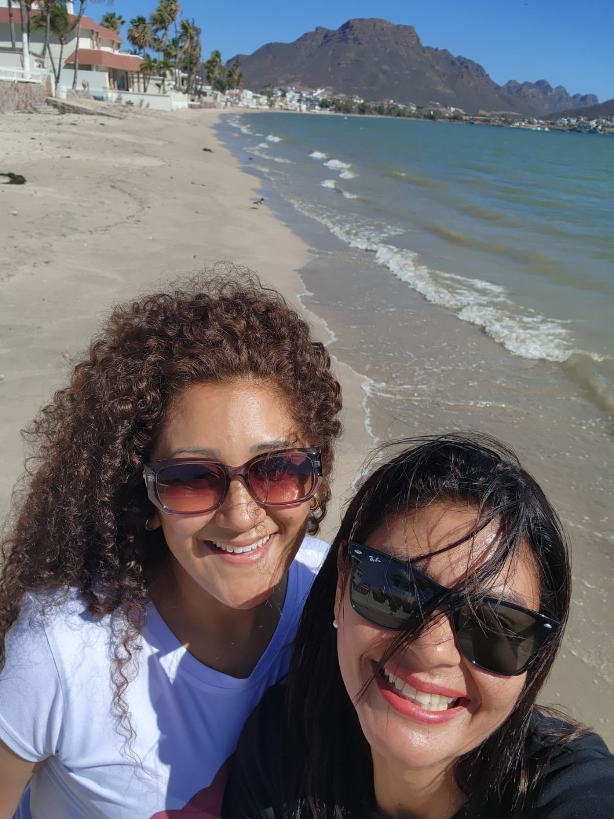 Silvia Robles milf piernuda