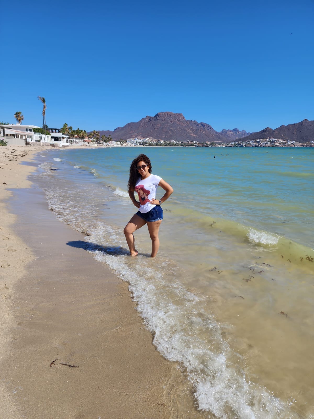 Silvia Robles milf piernuda