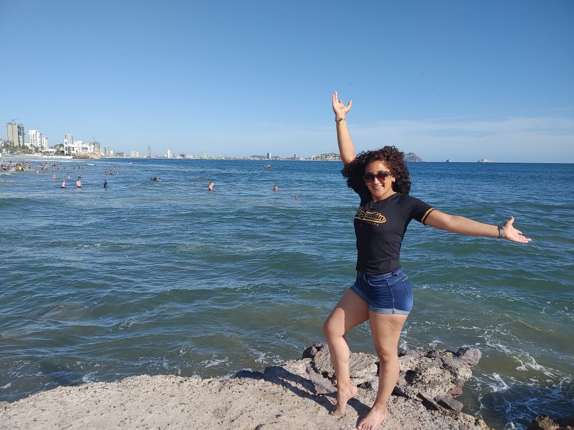 Silvia Robles milf piernuda