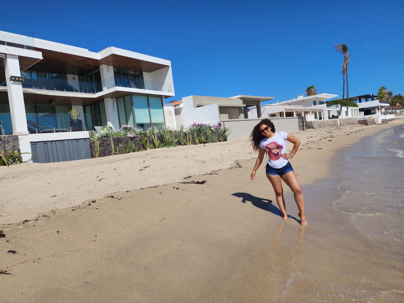 Silvia Robles milf piernuda