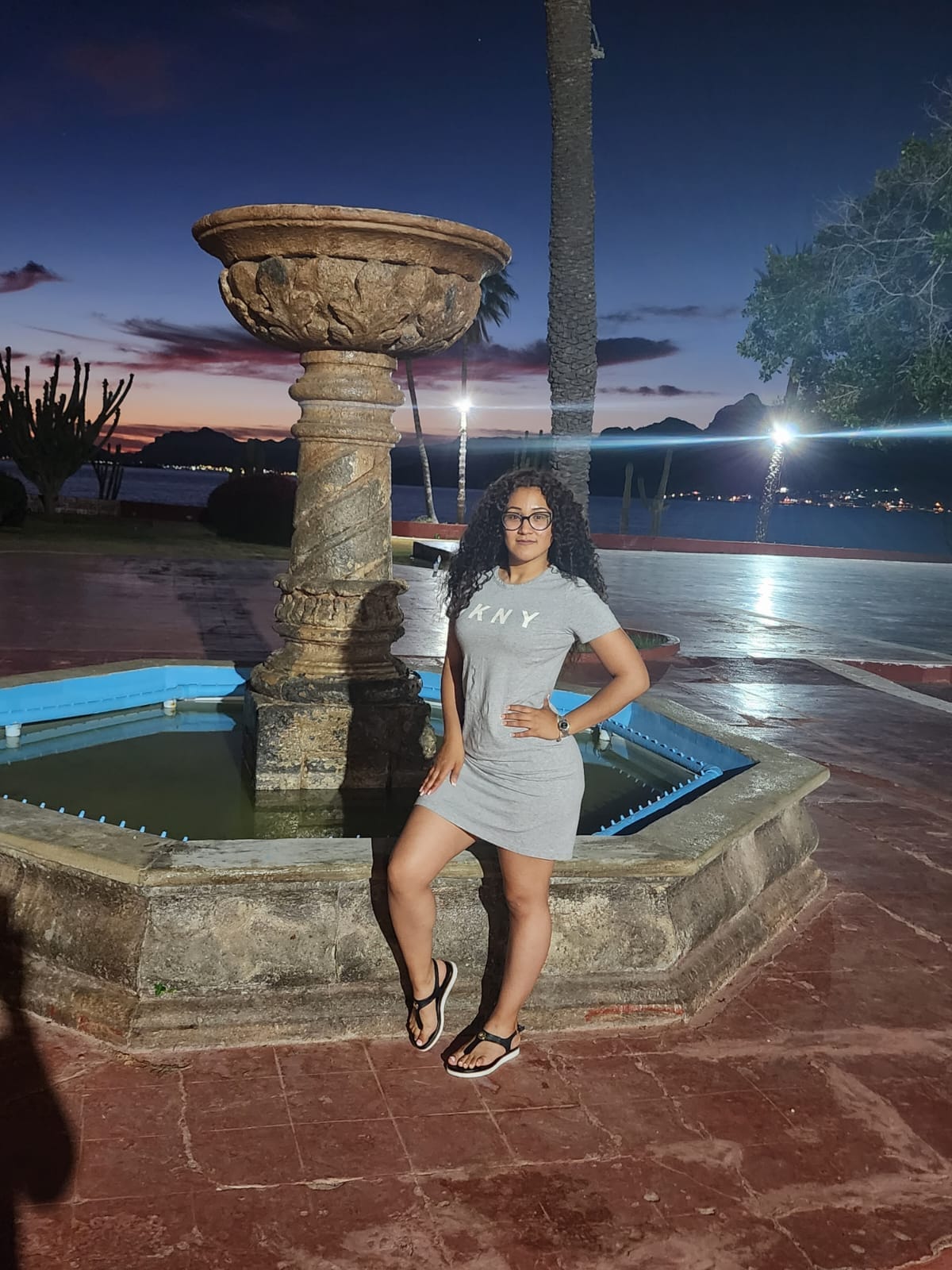 Silvia Robles milf piernuda