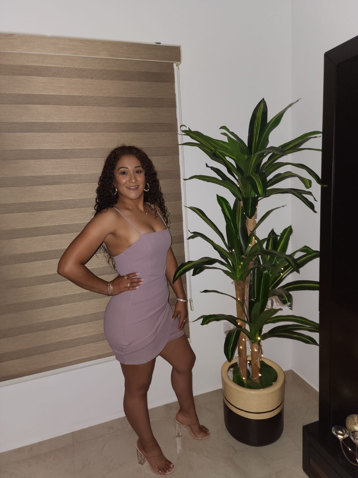 Silvia Robles milf piernuda