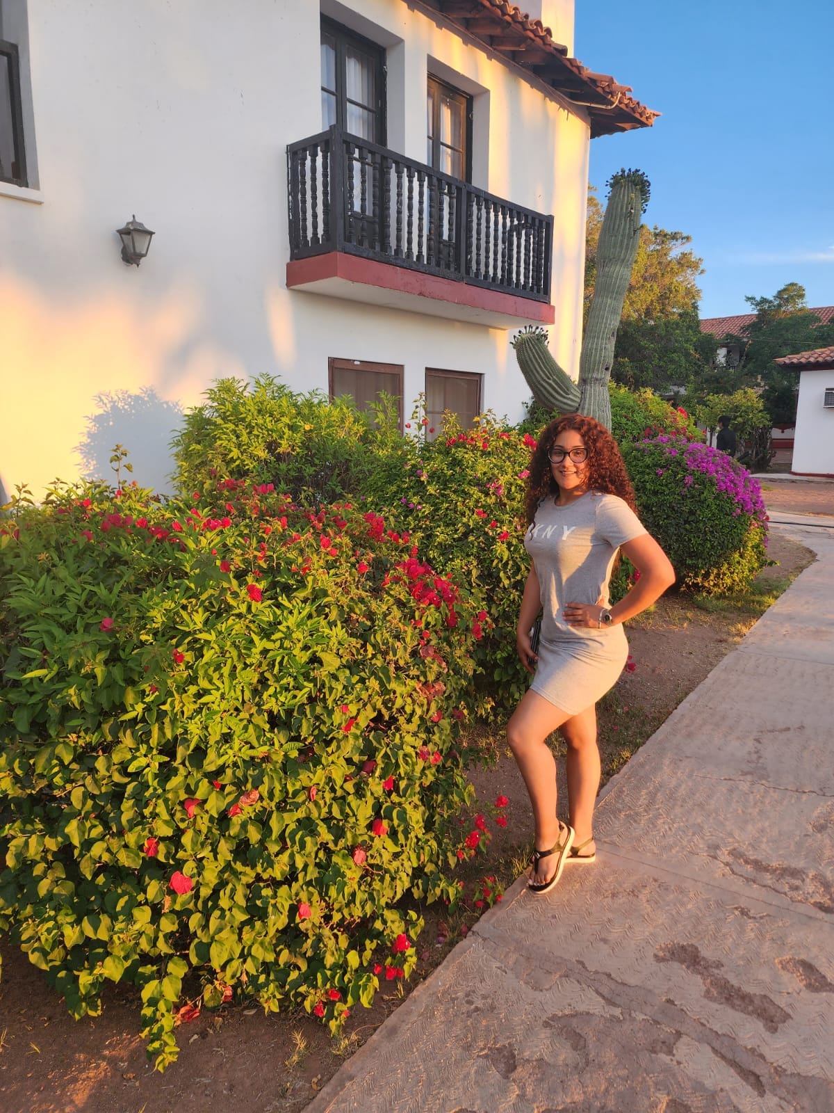 Silvia Robles milf piernuda