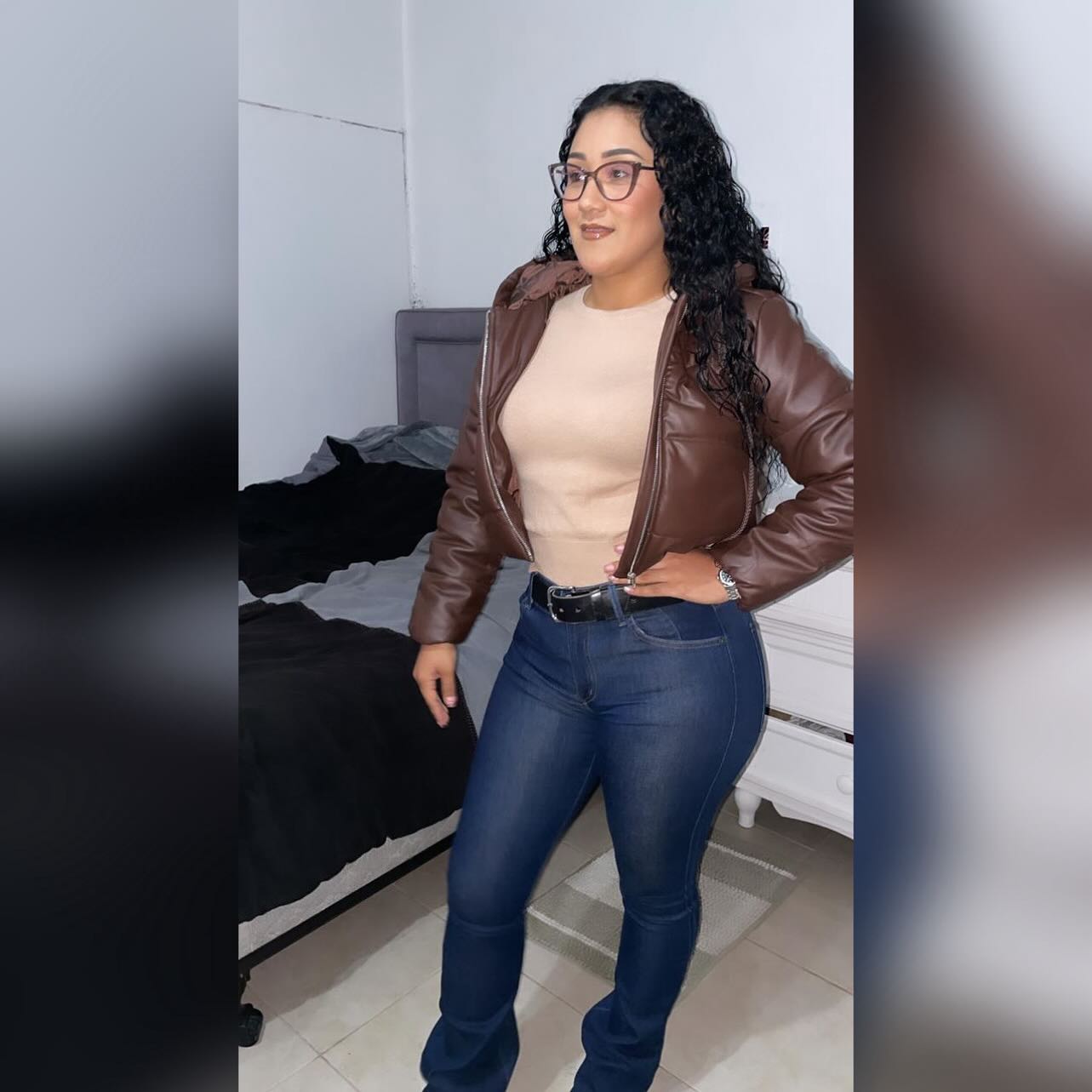 Silvia Robles milf piernuda