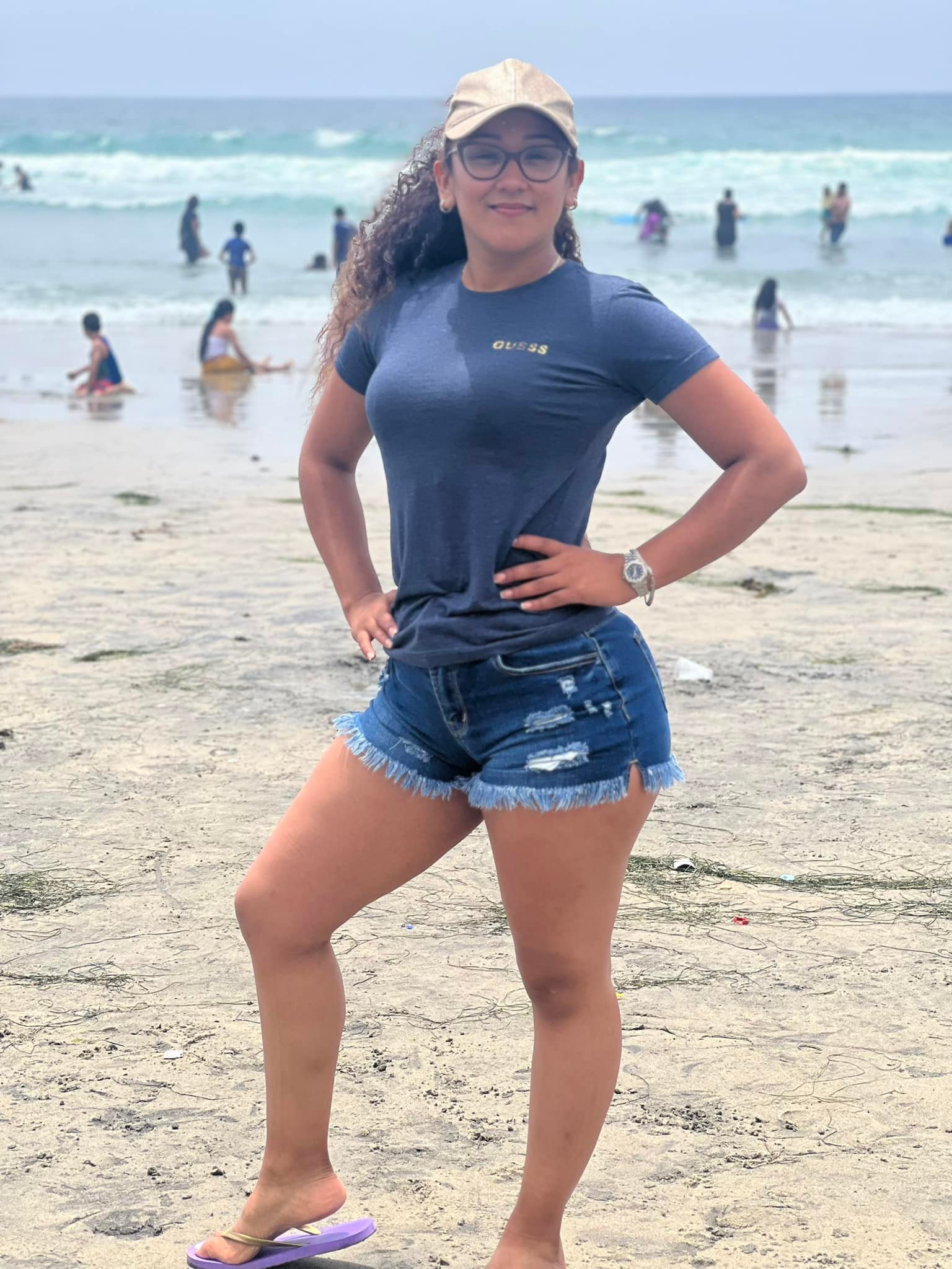 Silvia Robles milf piernuda