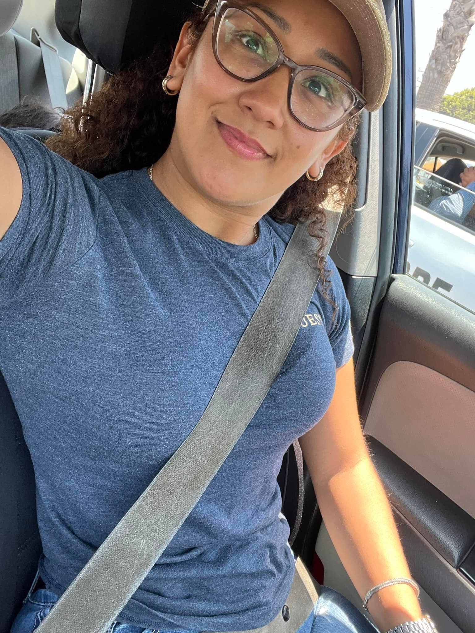 Silvia Robles milf piernuda