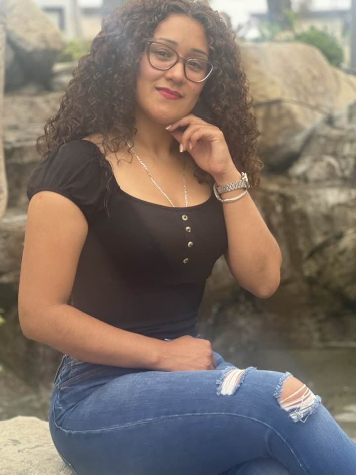 Silvia Robles milf piernuda