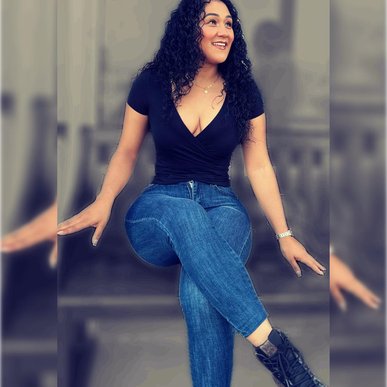 Silvia Robles milf piernuda